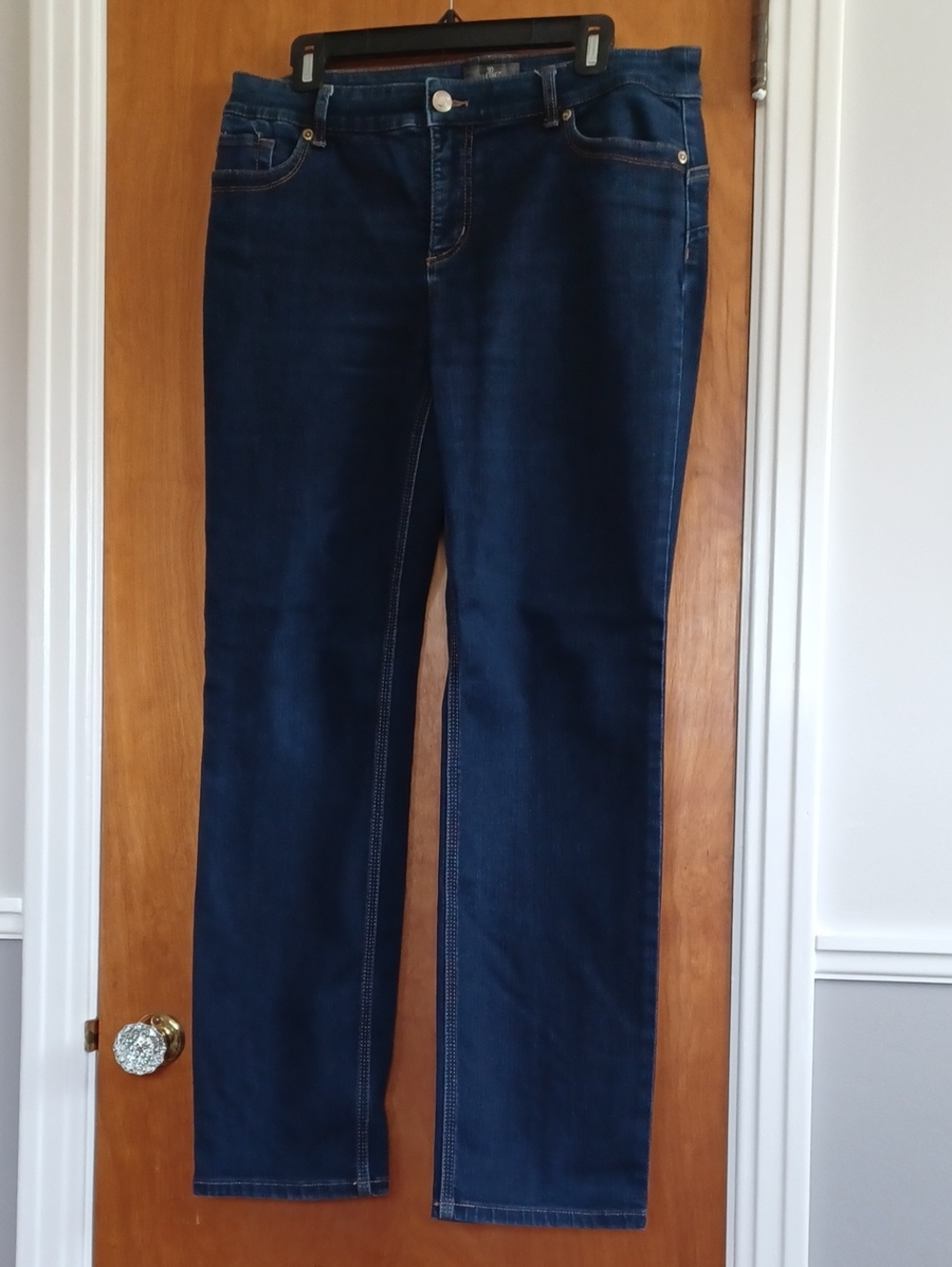 Chicos So Lifting So Slimming Sz.2R.  Dark Wash.  Back Hem Wear In Last Pic.L30"